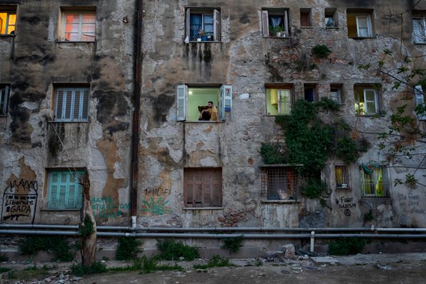 © Nikos Pilos - Image from the THE REFUGE_55 SQUARE METERS photography project