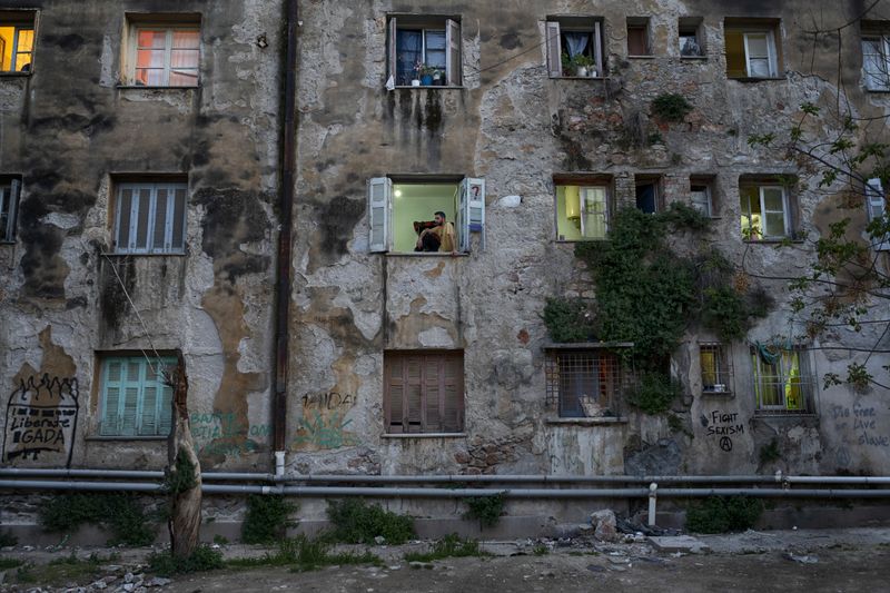 © Nikos Pilos - Image from the THE REFUGE_55 SQUARE METERS photography project