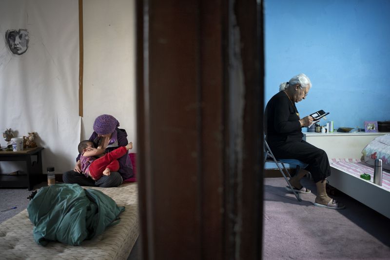 © Nikos Pilos - Image from the THE REFUGE_55 SQUARE METERS photography project