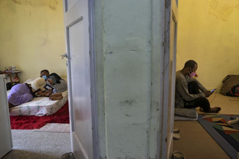 © Nikos Pilos - Image from the THE REFUGE_55 SQUARE METERS photography project