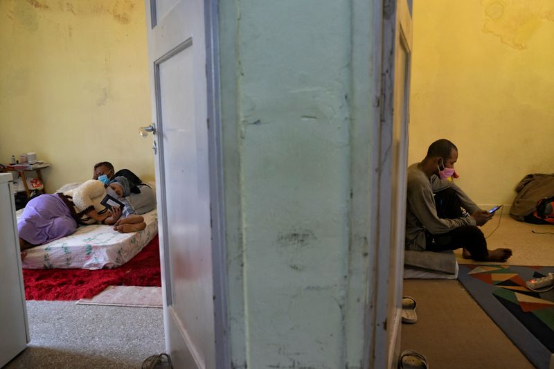 © Nikos Pilos - Image from the THE REFUGE_55 SQUARE METERS photography project