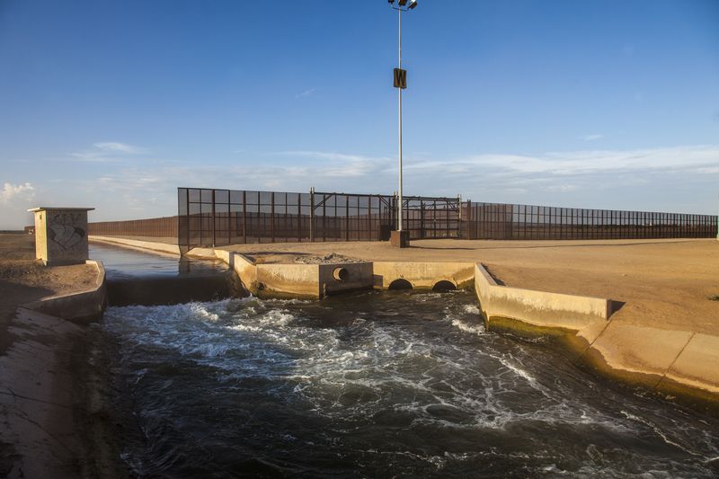 © Francisco Mata - Image from the La línea. photography project