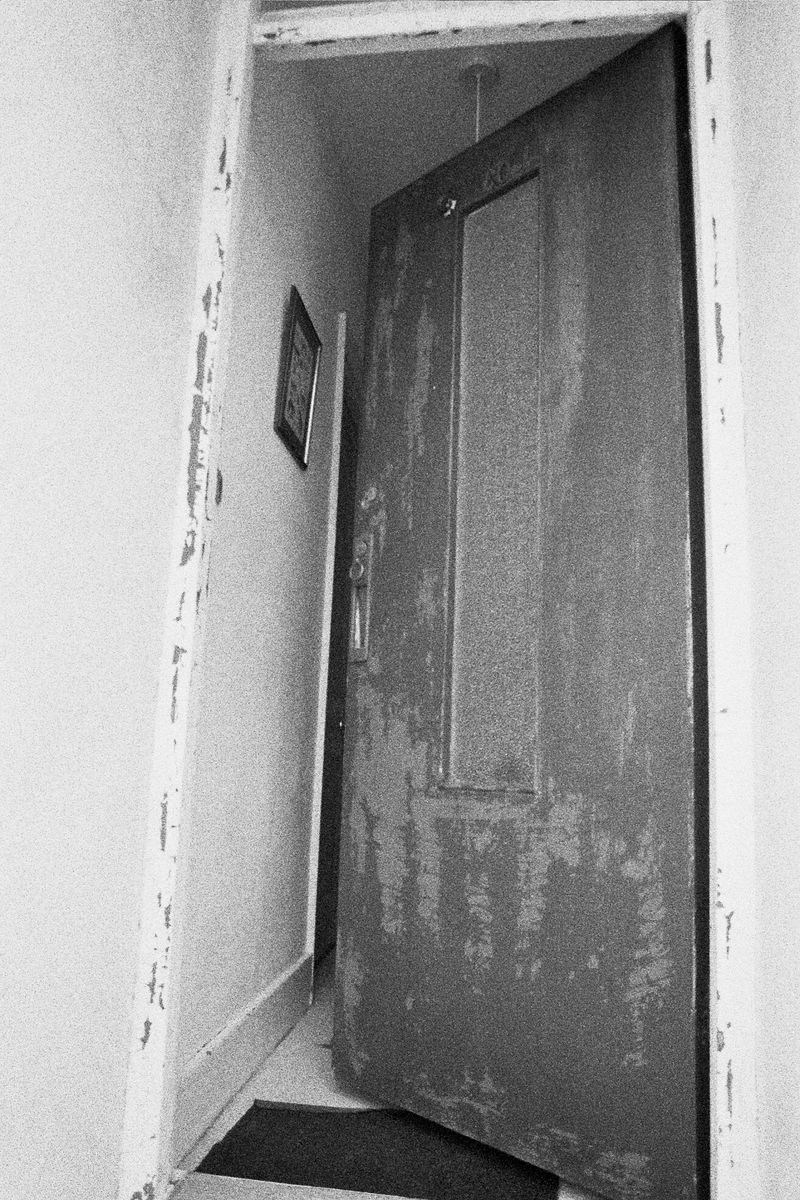 © Ann Petruckevitch - Front-door