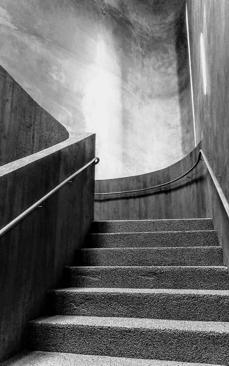 © Jürgen Joherl - A minimalistic clear staircase @Modern Art Museum Küppersmühle, Duisburg (DE)