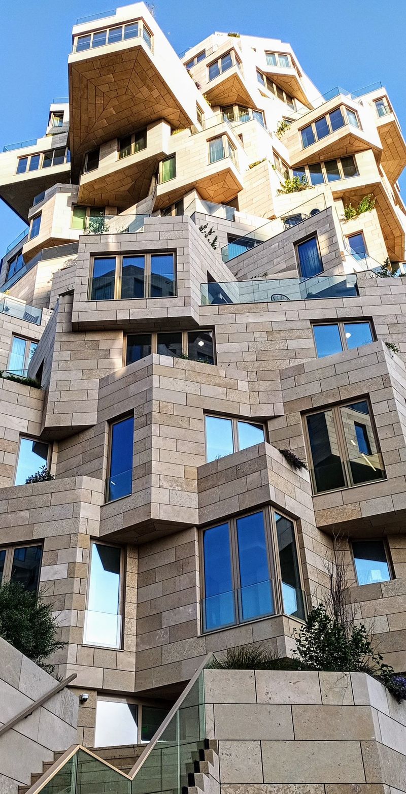 © Jürgen Joherl - Look-up on the 2nd tower @The Valley, Amsterdam