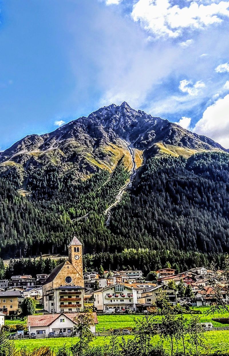 © Jürgen Joherl - Lovely view on the impressive mountain range & the village Resia/Reschen @Reschensee