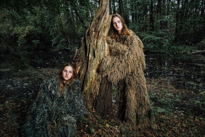© Alena Grom - Two sisters.