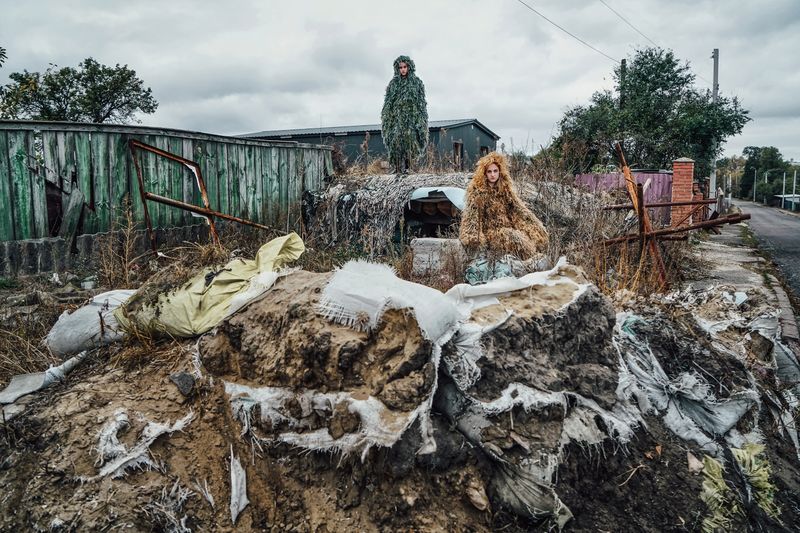 © Alena Grom - Women at a checkpoint in the village of Gorenka.