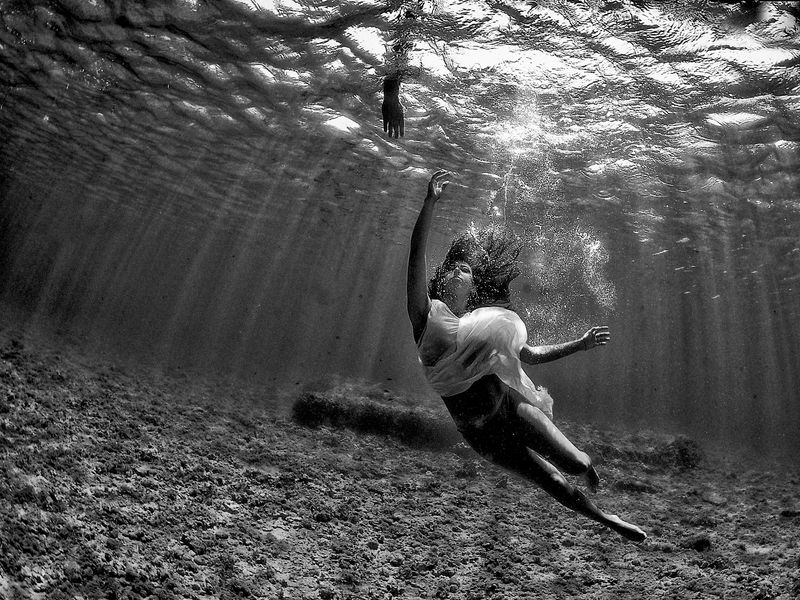 © Emanuele Vitale - Image from the Seeking Light: The Silent Drowning photography project