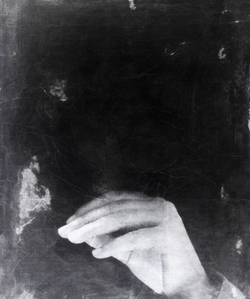 © Amy Carkeek - Amy Carkeek, Dignity and Grace #3, 2023, Unique silver gelatin print on rice paper, 58 x 43 cm.