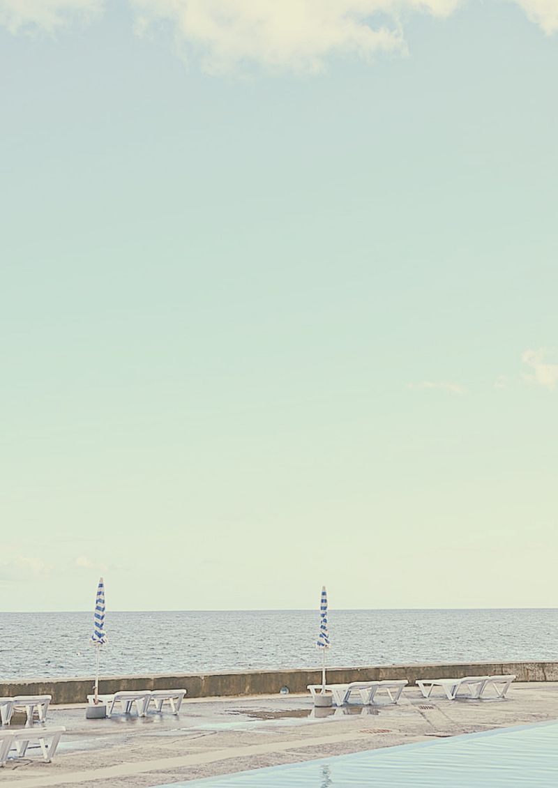 © Eduardo Rosas - Seaside pool and vacant loungers facing the Atlantic