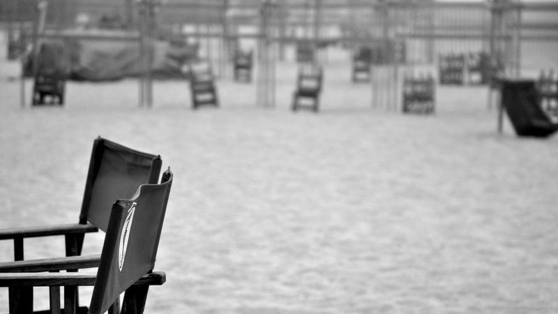 © Eduardo Rosas - Two chairs remain facing an absent scene