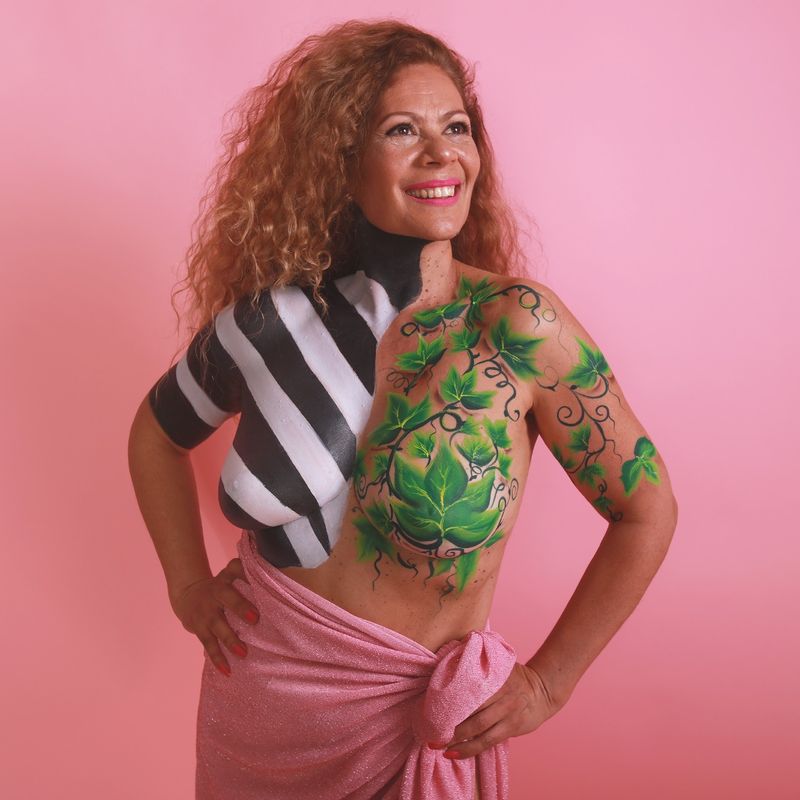 © Andrea Guedella - Loren Acuña Paraguayan woman, actress by profession, present in TV and film series. Artwork “Reverdecer” by Zulema Maza