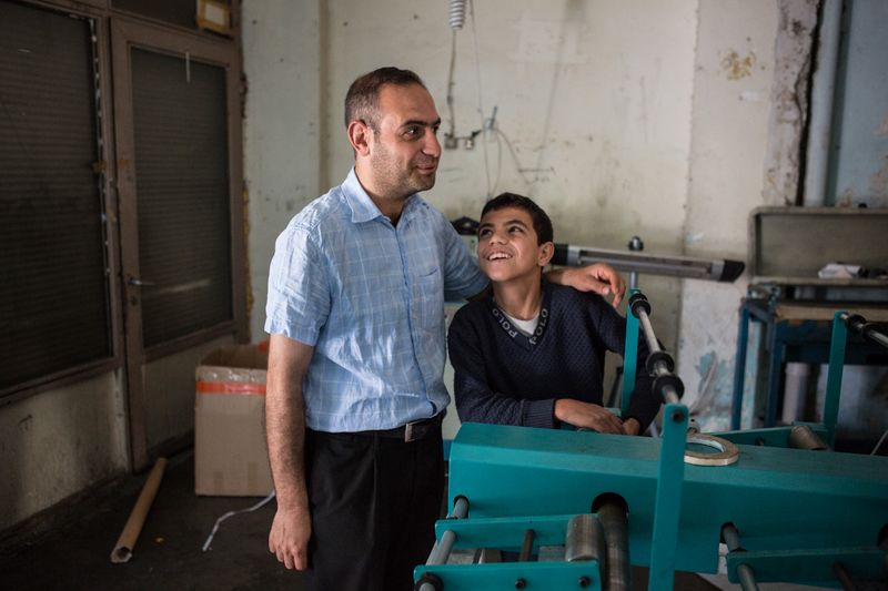 © valeriomuscella - A Syrian child and his boss during a pause from work. Gaziantep, Turkey. May 2016.