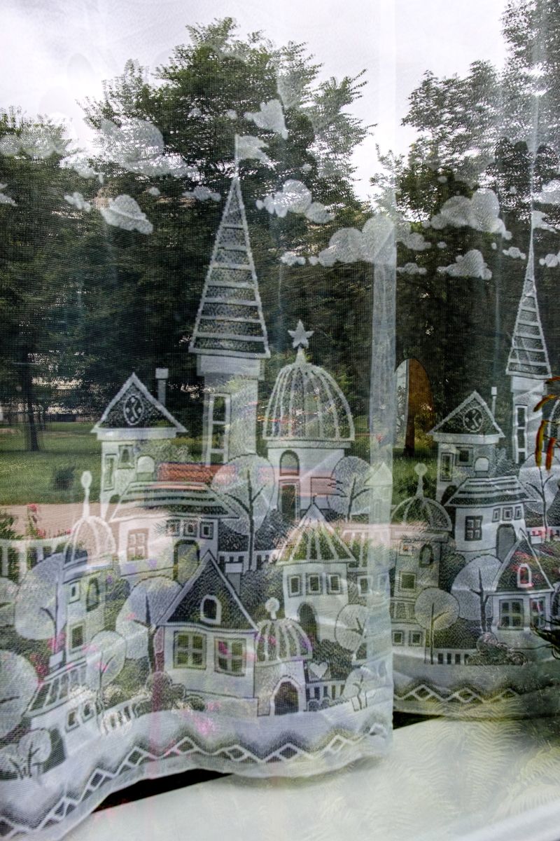 © Katerina Kouzmitcheva - Image from the How to eat at night photography project