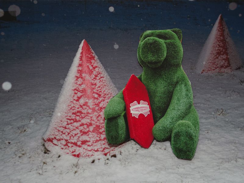 © Katerina Kouzmitcheva - Image from the How to eat at night photography project