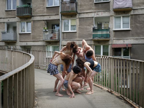 © Katerina Kouzmitcheva - This collective arrangement reflects the concept of a "social body" molded by urban policies.