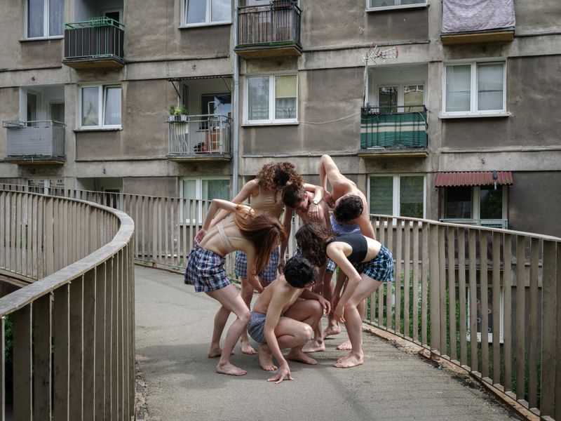 © Katerina Kouzmitcheva - This collective arrangement reflects the concept of a "social body" molded by urban policies.