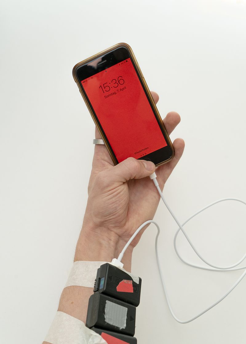 © Moritz Jekat - I-Phone Arm