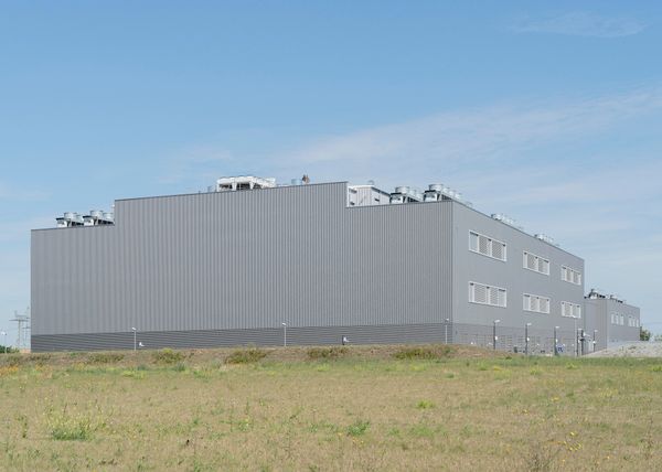 © Moritz Jekat - Server Farm "Biere" – Or where our lives are stored