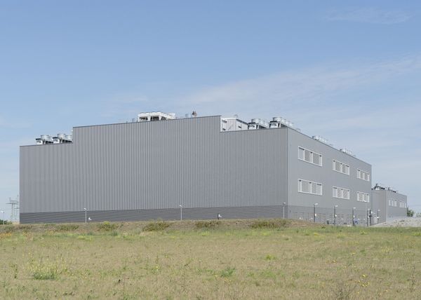 © Moritz Jekat - Server Farm "Biere" – Or where our lives are stored