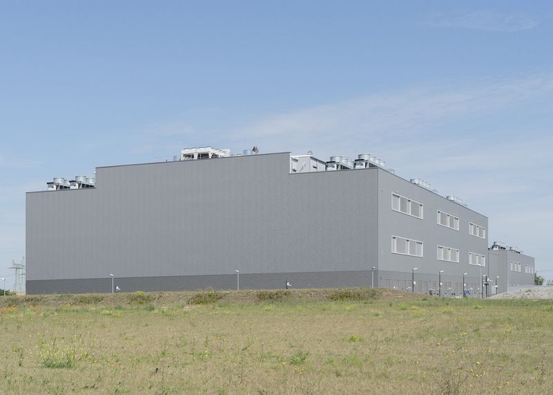© Moritz Jekat - Server Farm "Biere" – Or where our lives are stored