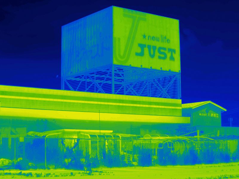 © Giles Price - Image from the Restricted Residence photography project