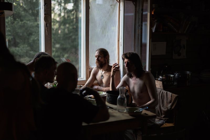 © Touko Hujanen - Lasse and volunteers eat together three meals a day. Valtimo, Finland.