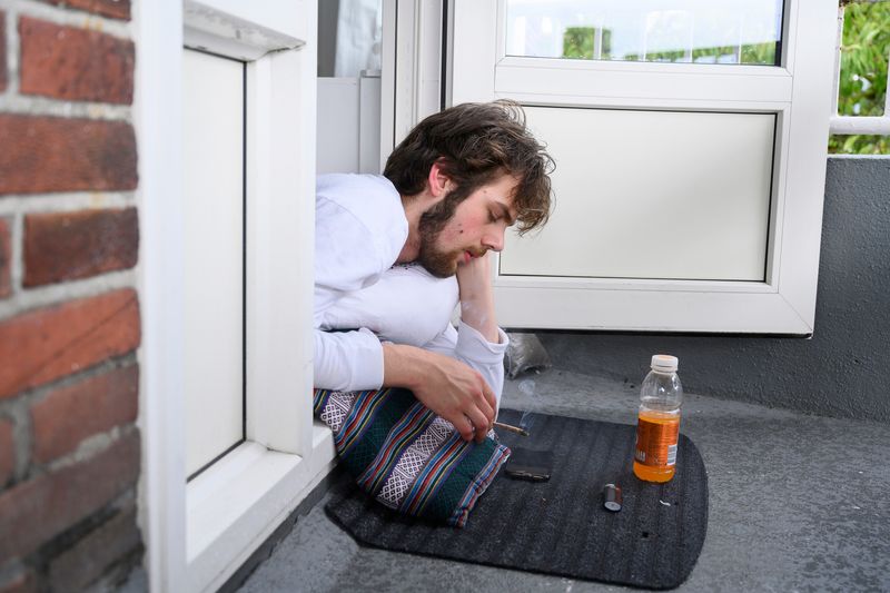 © Els Zweerink - Sammie at home smoking ‘outside’.