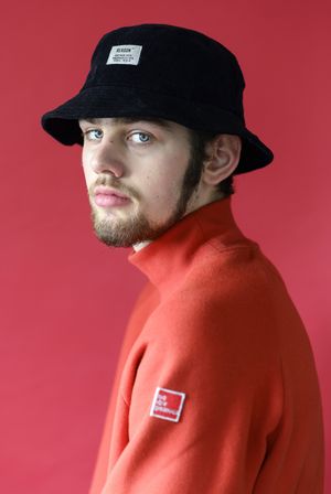 Sammie - straight through the lens
