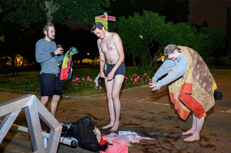 © Els Zweerink - After swimming, getting dressed and having a drink.