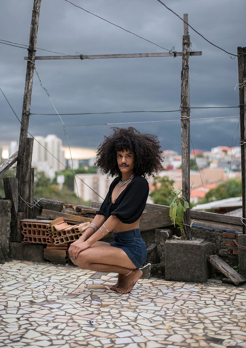 © Camila Falcão - Havenna, ilustrator, poses on the slab of her house as a storm rages in the sky