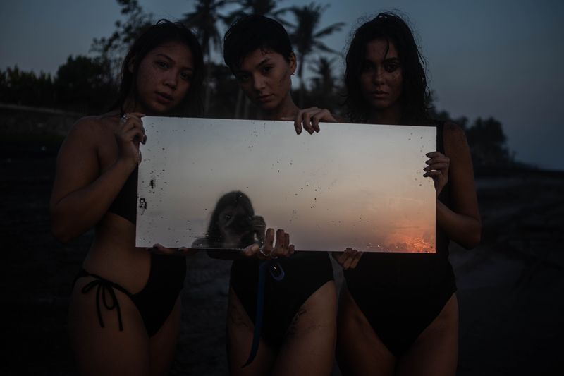 © Lyna Bennani - LYNAthe young female lensreflect