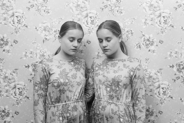 © Stefanie Langenhoven - Sisters blinking in sync, 2019.