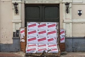 The involution of history (Series Lima II)