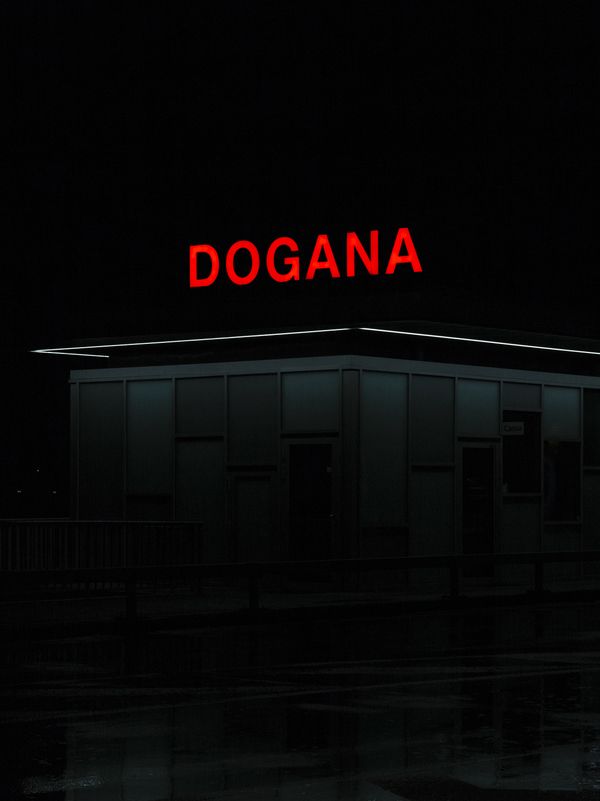 © Salvatore Vitale - Sign of a custom at the CH–IT border.