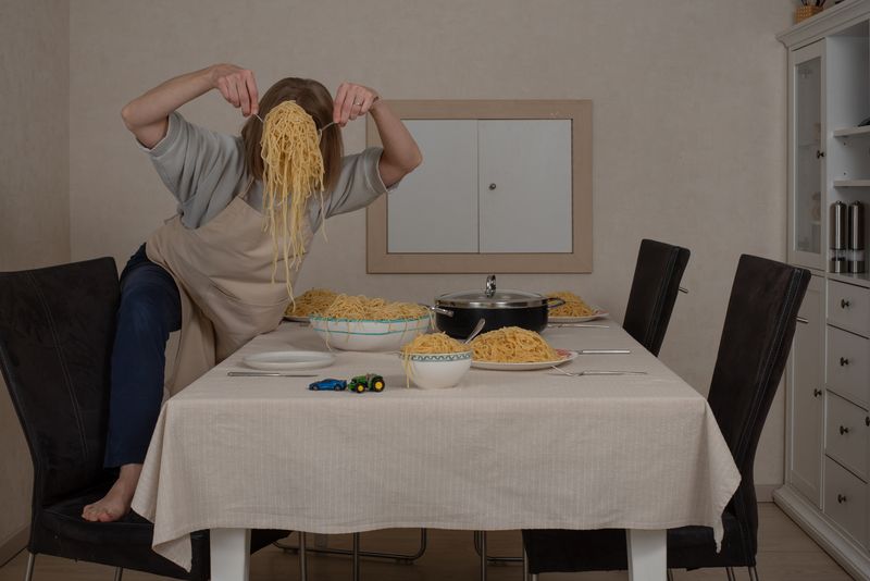 © Olga Steinepreis - Image from the My mother doesn't work photography project