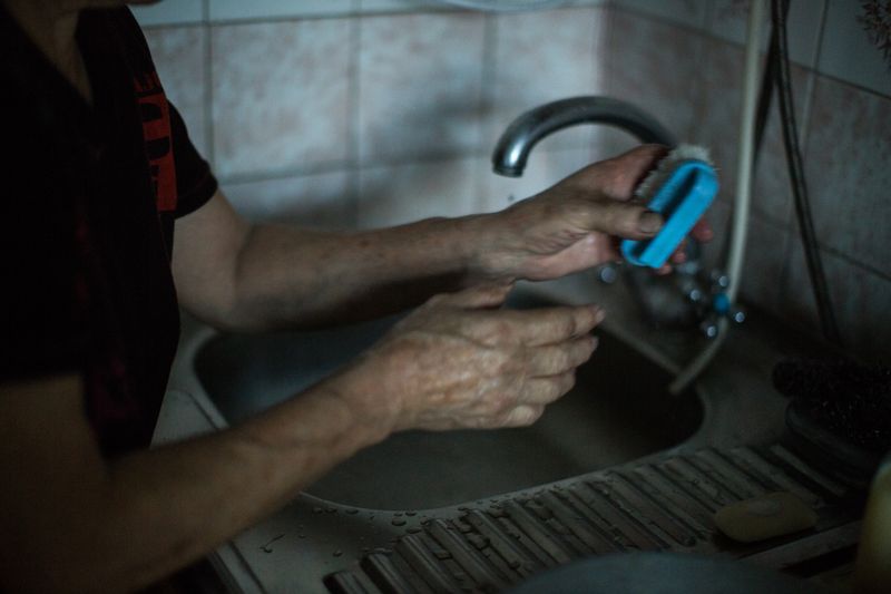 © Sally Low - Valentina scrubs the coal off her fingernails