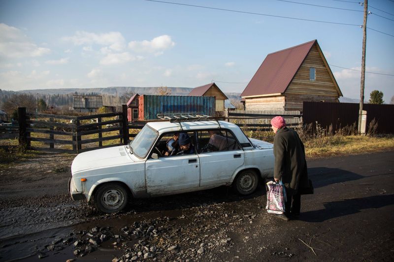© Sally Low - Valentina chats to her neighbour