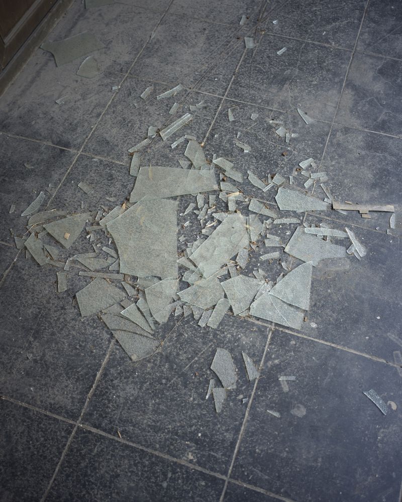 © Jialong Yang - Untitled (shattered glass)