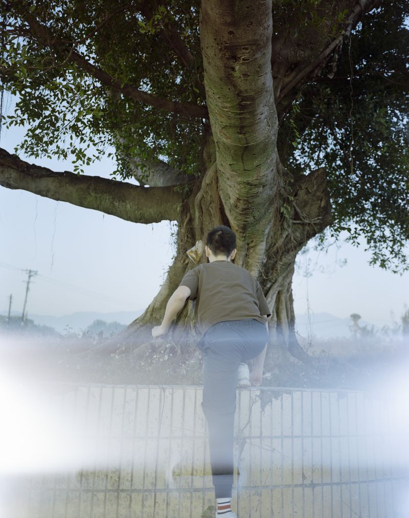 © Jialong Yang - Untitled (light leaked image)