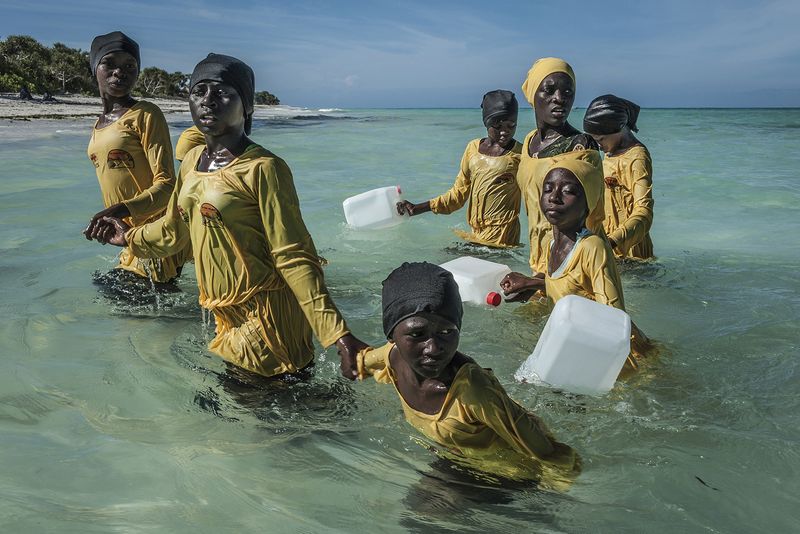 © Anna Boyiazis - Kijini Primary School students walk to shore after their lesson in the Indian Ocean off of Muyuni, Zanzibar.