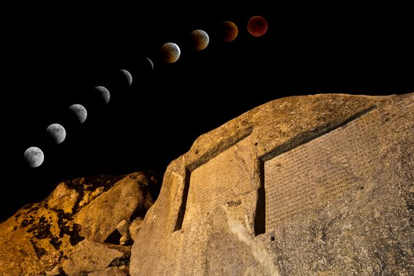 © Aslan Noorghasemi - Lunar eclipse on Jun-14, 2011 Ganjnaameh, Hamadan, Iran