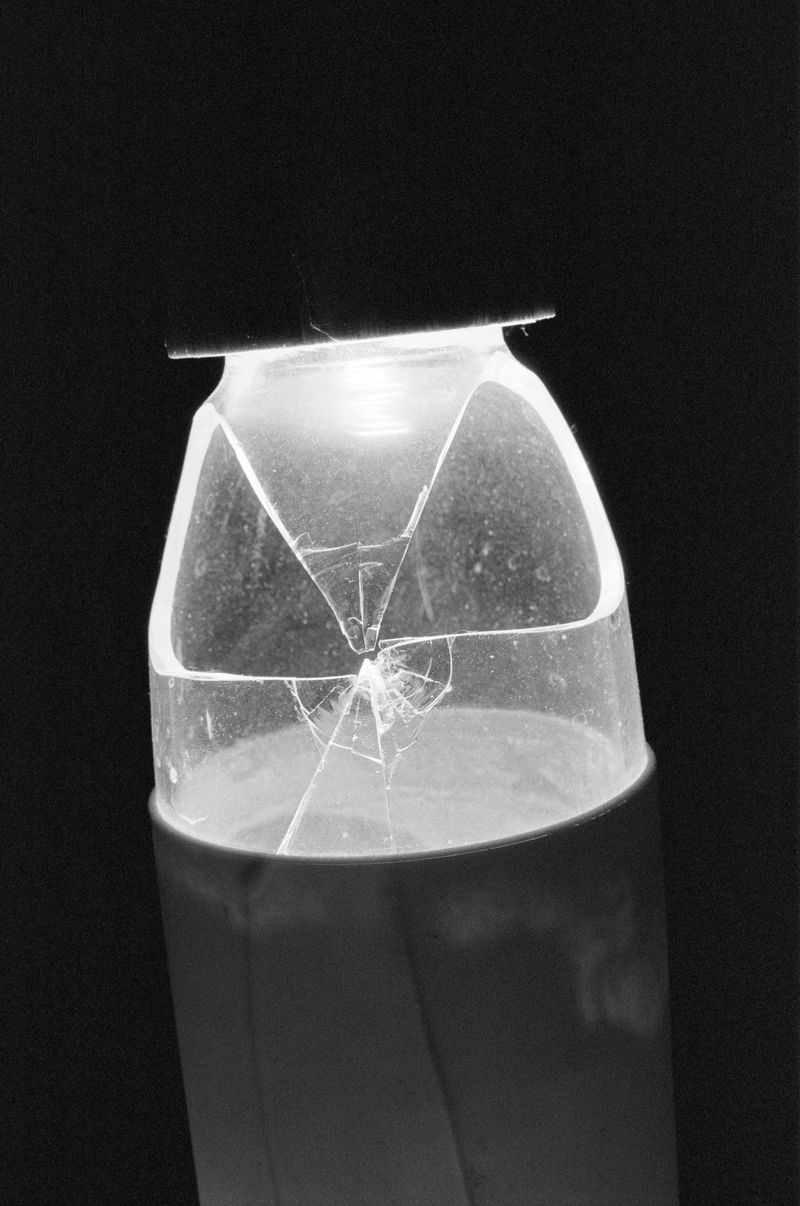 © Giulia Thinnes - A broken bottle