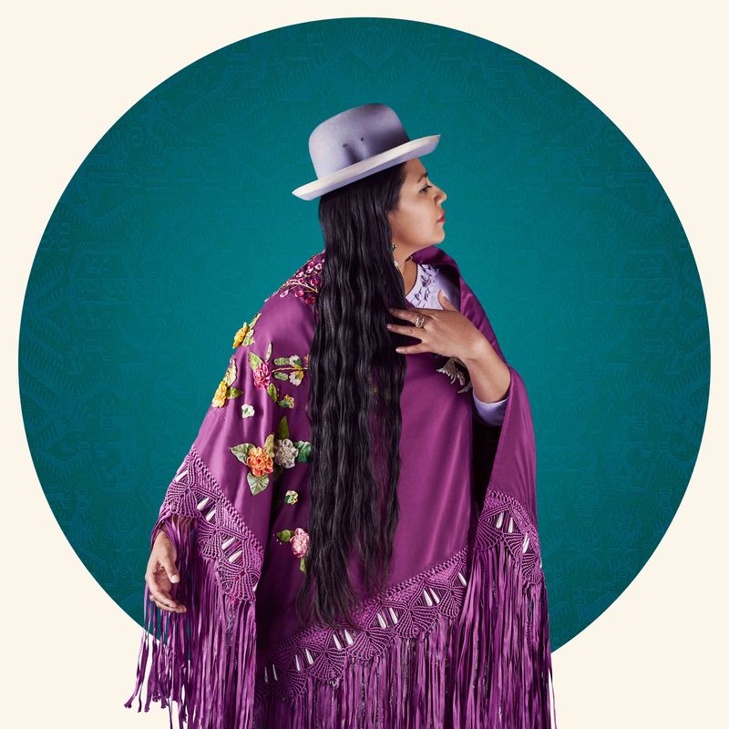 © Blast Delphine - Portrait of a cholita posing in a studio in La Paz, Bolivia, March 2016