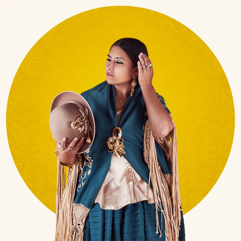 © Blast Delphine - Portrait of a cholita posing in a studio in La Paz, Bolivia, March 2016