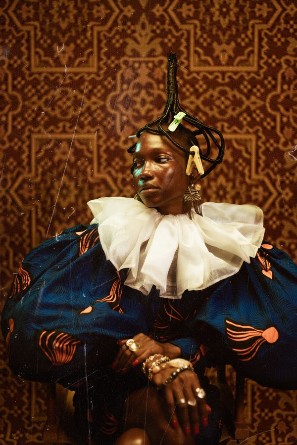 © ESSA - Dengè Pose (Stylish Poise).