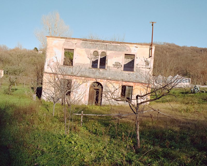 © Cinzia Toscano - An Early 1900s house sinking in the soil, it was an old SPA built on an aquifer.