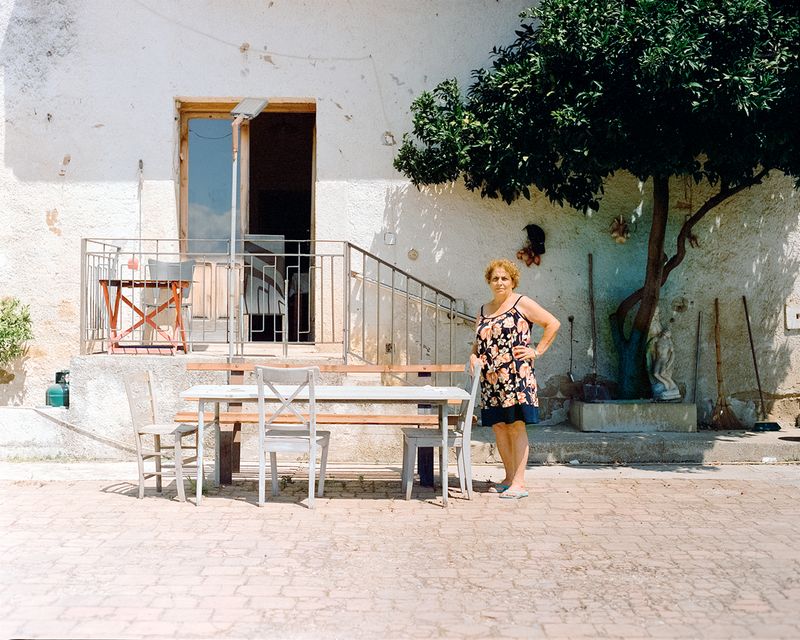 © Cinzia Toscano - Lina in front of her family's house in Alife.