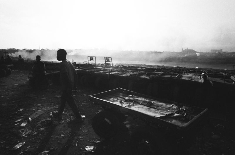 © carolina rapezzi - Accra, Agbogbloshie. Workers at the entrance of Sodom and Gomorrah slum.